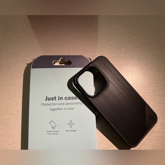 1 GOTO IPHONE 15 PRO 6.1 slick black case. - Picture 2 of 3